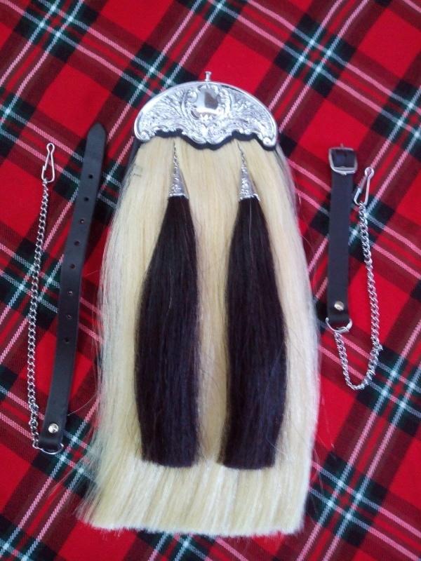 White Horse Hair Sporran With Black Tassels